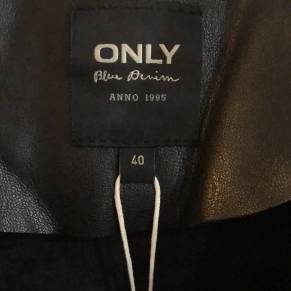 BLACK COOL JACKET WITH FRONT POCKETS - Picture 6 of 7